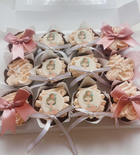 Minitorten dekorieren